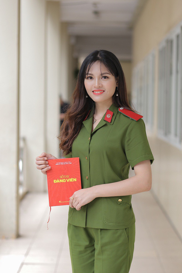 Bảng thành tích ấn tượng của nữ thủ khoa kép trường HV Cảnh sát nhân dân - Ảnh 5. Bảng thành tích ấn tượng của nữ thủ khoa kép trường HV Cảnh sát nhân dân - Ảnh 5.