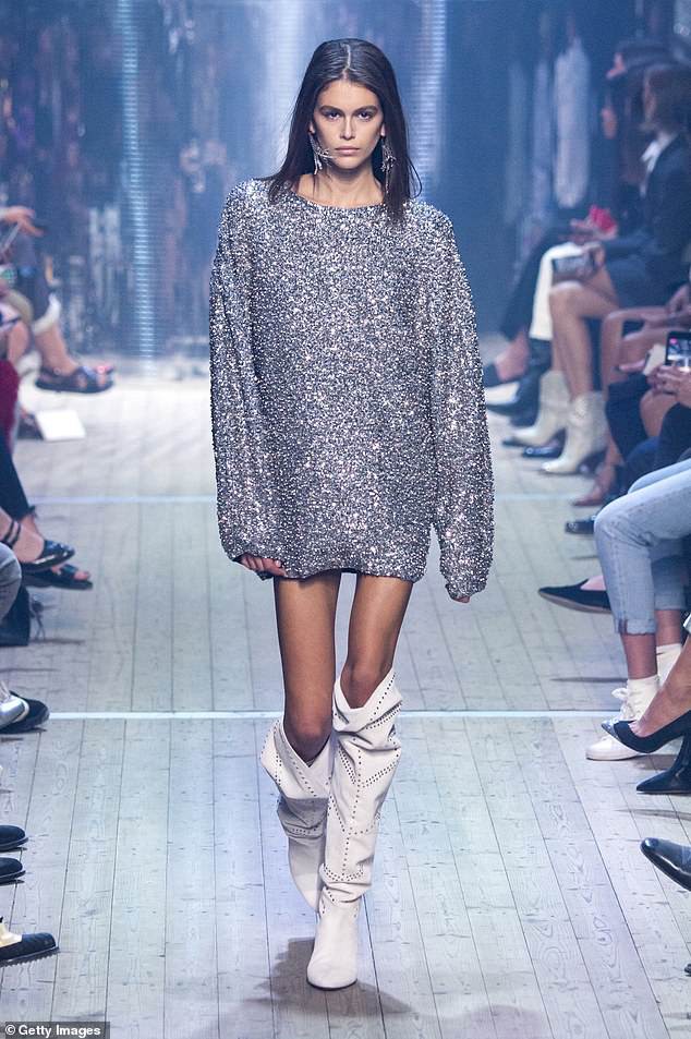 Kaia Gerber: 17 tuổi đã thành siêu mẫu - Ảnh 38. Kaia Gerber: 17 tuổi đã thành siêu mẫu - Ảnh 38.