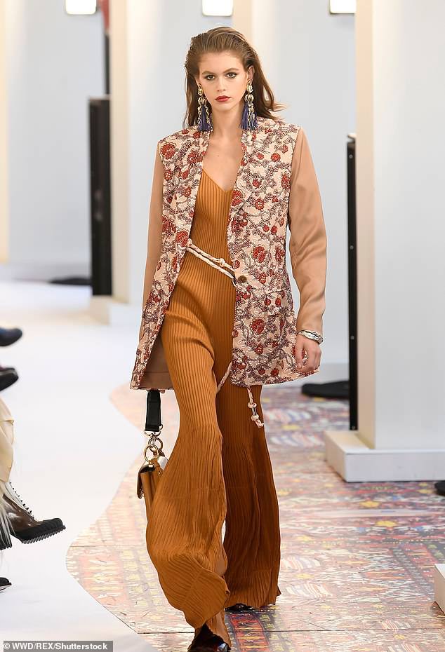 Kaia Gerber: 17 tuổi đã thành siêu mẫu - Ảnh 40. Kaia Gerber: 17 tuổi đã thành siêu mẫu - Ảnh 40.