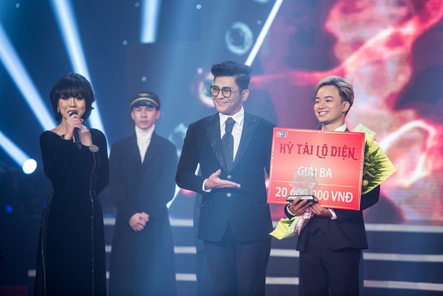 Nghệ sĩ xiếc đường phố Minh Nhật trở th&agrave;nh Qu&aacute;n qu&acirc;n &ldquo;Kỳ t&agrave;i lộ diện 2018&rdquo; - Ảnh 30.