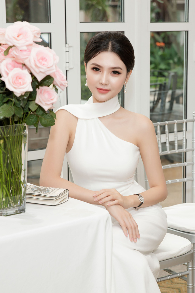 Lấy chồng đại gia, sống như “bà hoàng” nhưng Jenifer Phạm, Ngọc Duyên không “ngồi yên” - Ảnh 8. Lấy chồng đại gia, sống như “bà hoàng” nhưng Jenifer Phạm, Ngọc Duyên không “ngồi yên” - Ảnh 8.