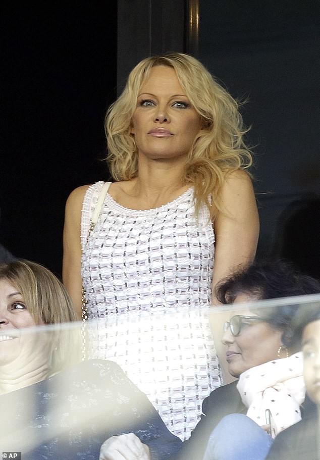 Pamela Anderson tái hợp với “phi công trẻ “kém 19 tuổi - Ảnh 2.