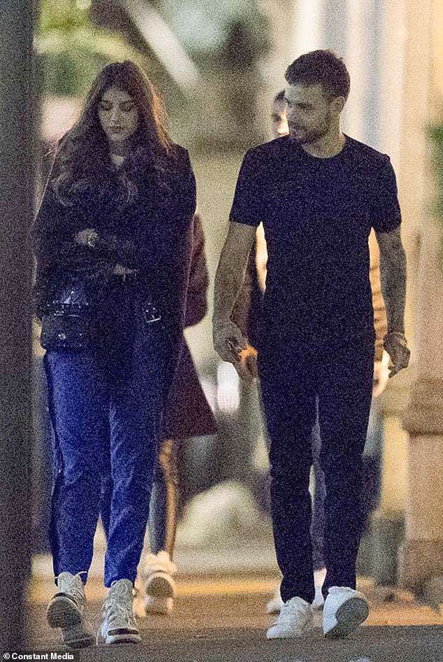 Liam Payne ra phố cùng cô gái lạ - Ảnh 6. Liam Payne ra phố cùng cô gái lạ - Ảnh 6.