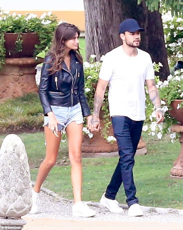Liam Payne ra phố cùng cô gái lạ - Ảnh 10. Liam Payne ra phố cùng cô gái lạ - Ảnh 10.