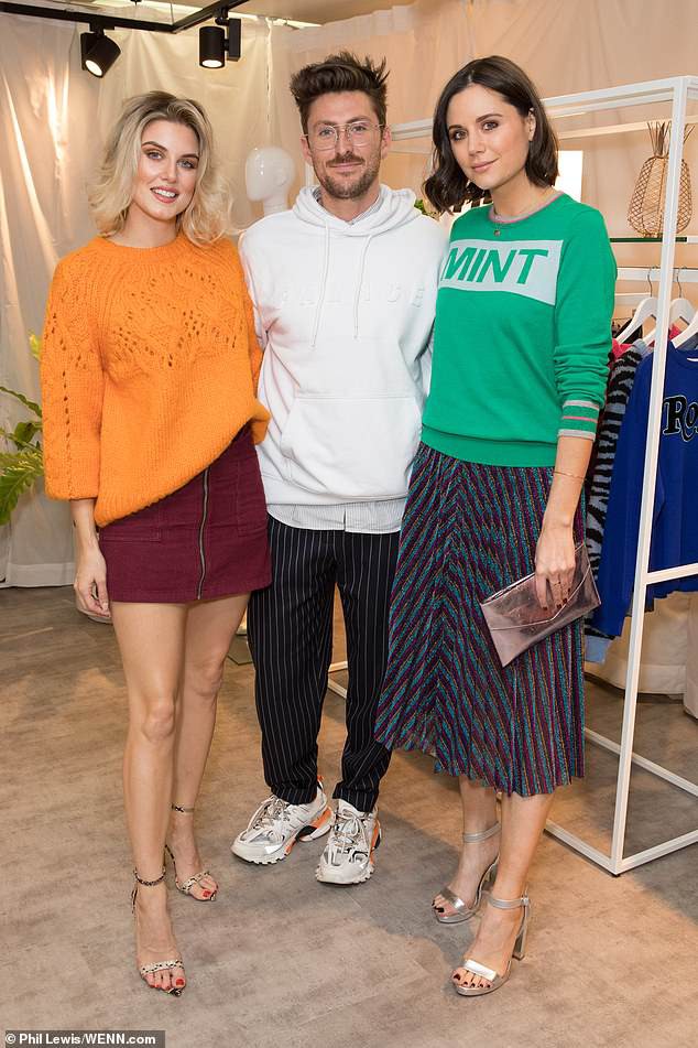 Ashley James khoe chân dài - Ảnh 8. Ashley James khoe chân dài - Ảnh 8.