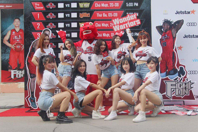 Nữ nh&oacute;m trưởng 9X t&agrave;i năng, xinh đẹp, y&ecirc;u th&iacute;ch cổ động b&oacute;ng rổ - Ảnh 8.