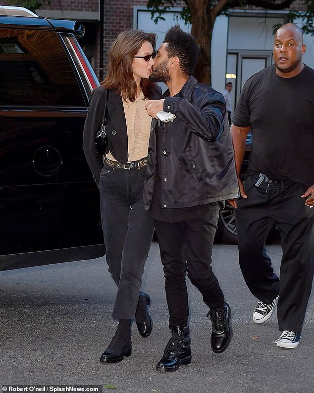 Bella Hadid đón tuổi mới bên bạn trai - Ảnh 2. Bella Hadid đón tuổi mới bên bạn trai - Ảnh 2.