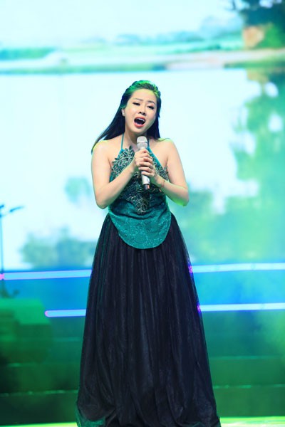 Nguyễn Th&ugrave;y Li&ecirc;n gi&agrave;nh giải Nhất Giọng h&aacute;t hay H&agrave; Nội - Ảnh 2.