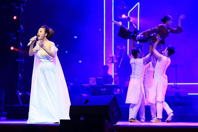 Nguyễn Th&ugrave;y Li&ecirc;n gi&agrave;nh giải Nhất Giọng h&aacute;t hay H&agrave; Nội - Ảnh 4.