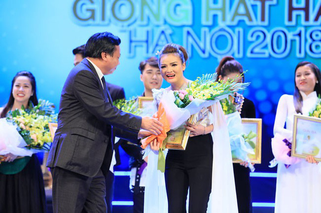 Nguyễn Th&ugrave;y Li&ecirc;n gi&agrave;nh giải Nhất Giọng h&aacute;t hay H&agrave; Nội - Ảnh 8.