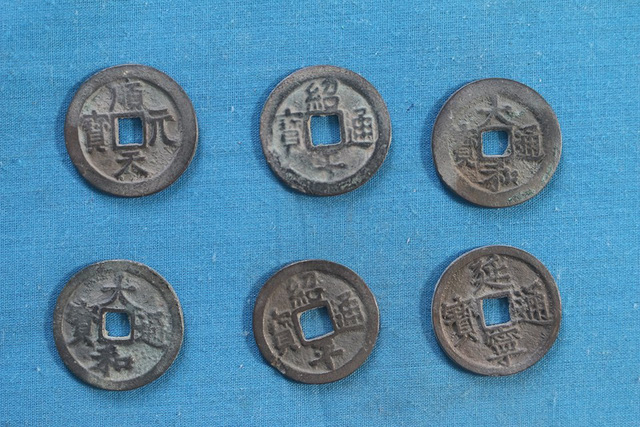 Phát hiện lượng lớn tiền cổ thời Lê Sơ - Ảnh 2. Phát hiện lượng lớn tiền cổ thời Lê Sơ - Ảnh 2.