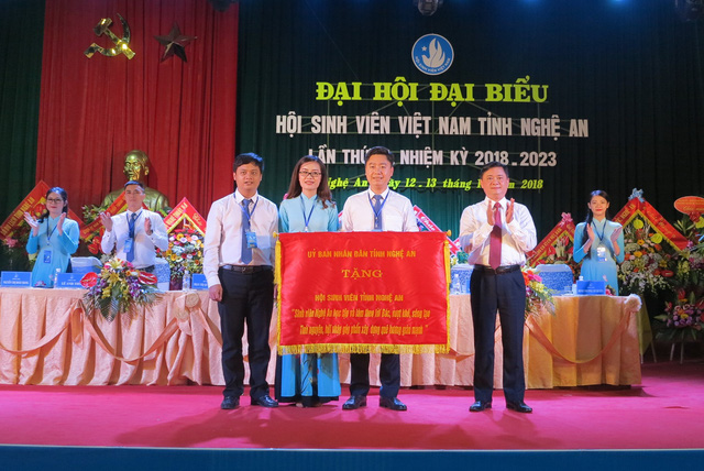 Tân chủ tịch tỉnh Nghệ An: “Không thành công nào mà không đánh đổi bằng mồ hôi, nước mắt” - Ảnh 4. Tân chủ tịch tỉnh Nghệ An: “Không thành công nào mà không đánh đổi bằng mồ hôi, nước mắt” - Ảnh 4.