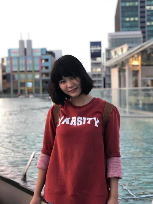 Hài hước cô gái được nhóm bạn in ảnh để giữ lời hứa dự đám cưới năm xưa - Ảnh 4.