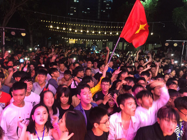 Hàng ngàn bạn trẻ thành Vinh hào hứng tham gia lễ hội tiếng Anh “Be Different” - Ảnh 8.