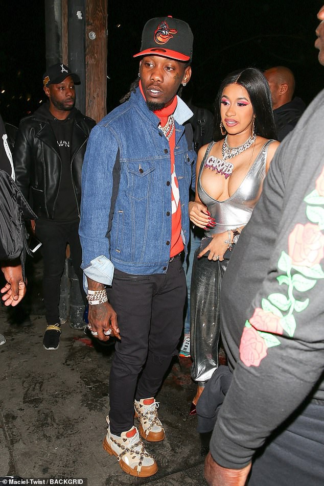 Cardi B gây choáng với áo hở bạo - Ảnh 10. Cardi B gây choáng với áo hở bạo - Ảnh 10.