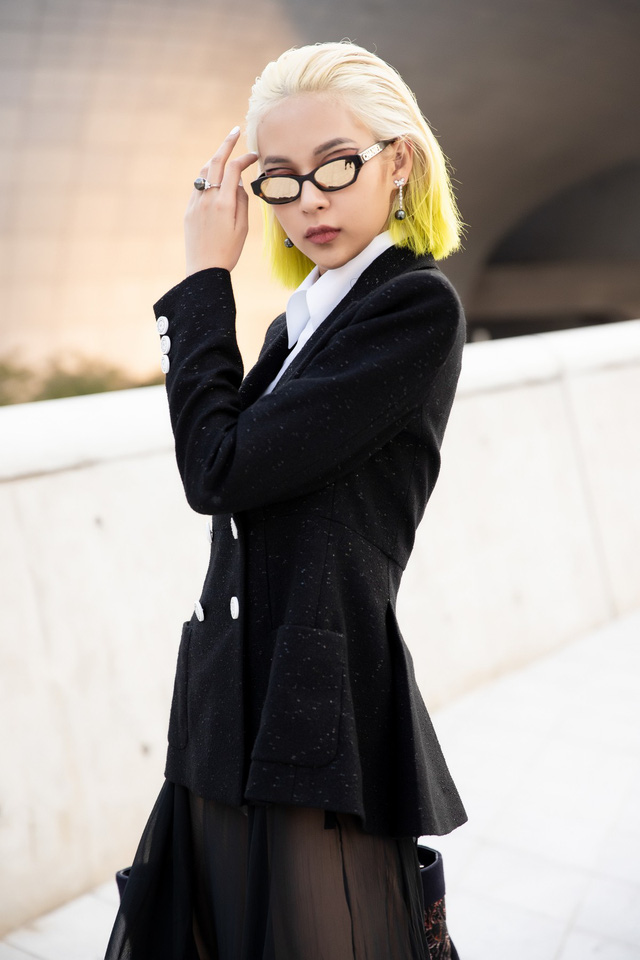 Phí Phương Anh hút ống kính tại Seoul Fashion Week sau khi xuất hiện trên Vogue - Ảnh 2. Phí Phương Anh hút ống kính tại Seoul Fashion Week sau khi xuất hiện trên Vogue - Ảnh 2.
