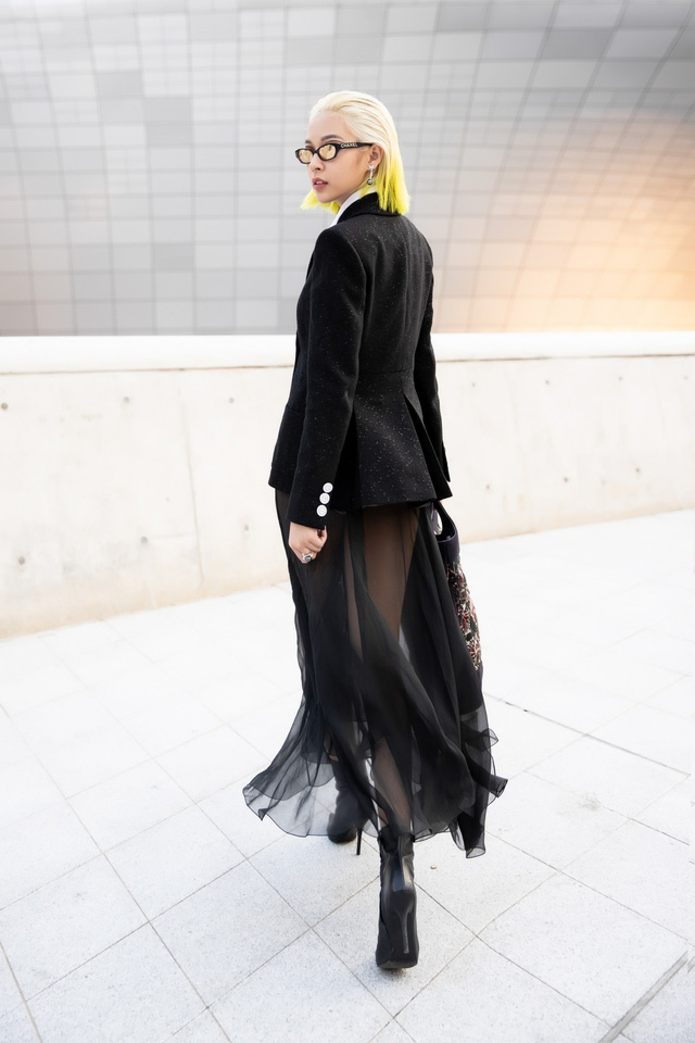 Phí Phương Anh hút ống kính tại Seoul Fashion Week sau khi xuất hiện trên Vogue - Ảnh 8. Phí Phương Anh hút ống kính tại Seoul Fashion Week sau khi xuất hiện trên Vogue - Ảnh 8.