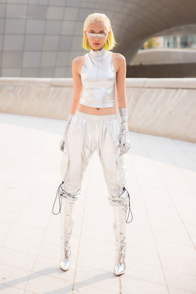 Phí Phương Anh hút ống kính tại Seoul Fashion Week sau khi xuất hiện trên Vogue - Ảnh 14. Phí Phương Anh hút ống kính tại Seoul Fashion Week sau khi xuất hiện trên Vogue - Ảnh 14.