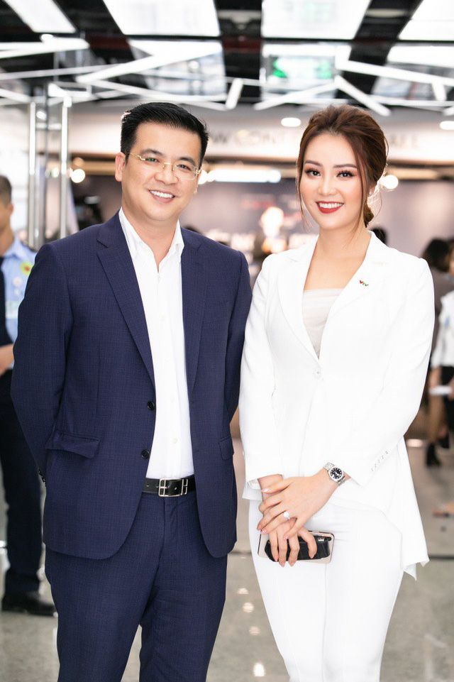 Thuỵ Vân đi xe sang làm MC sau sự cố ngã trên sóng - Ảnh 20. Thuỵ Vân đi xe sang làm MC sau sự cố ngã trên sóng - Ảnh 20.