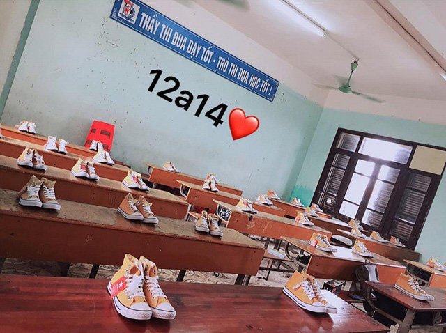 Học sinh Hải Phòng tặng dép tổ ong làm quà 20/10 cho các bạn nữ - Ảnh 12. Học sinh Hải Phòng tặng dép tổ ong làm quà 20/10 cho các bạn nữ - Ảnh 12.