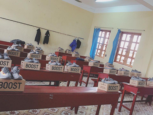 Học sinh Hải Phòng tặng dép tổ ong làm quà 20/10 cho các bạn nữ - Ảnh 14. Học sinh Hải Phòng tặng dép tổ ong làm quà 20/10 cho các bạn nữ - Ảnh 14.