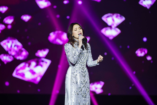Mỹ Tâm “bùng cháy” cùng khán giả trong liveshow tại Hàn Quốc - Ảnh 12. Mỹ Tâm “bùng cháy” cùng khán giả trong liveshow tại Hàn Quốc - Ảnh 12.
