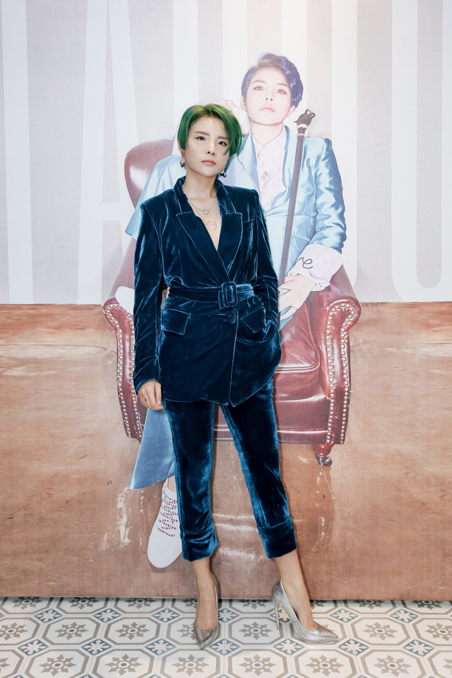 Vũ C&aacute;t Tường nữ t&iacute;nh bất ngờ; &Aacute; hậu Ho&agrave;ng Oanh diện &ldquo;lưới đ&aacute;nh c&aacute;&rdquo; - Ảnh 2.