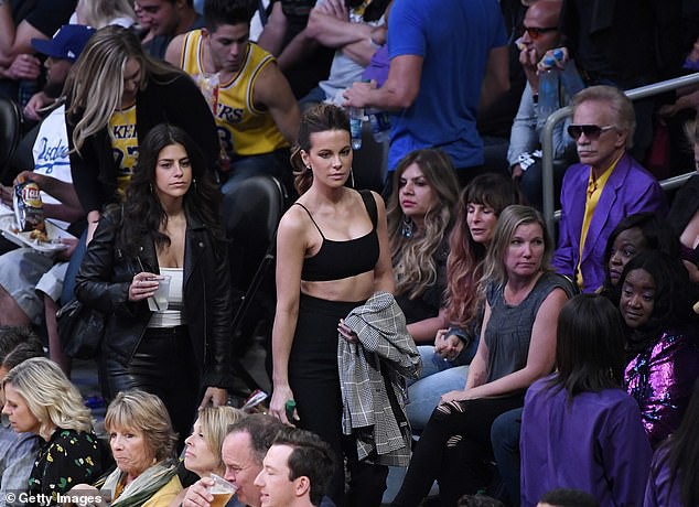 Kate Beckinsale bốc lửa khi đi xem b&oacute;ng rổ - Ảnh 10.