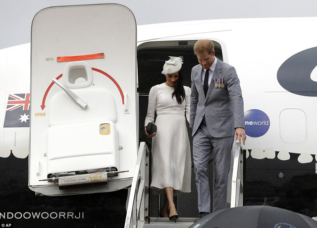 Meghan Markle thanh lịch trong bộ váy xanh - Ảnh 22. Meghan Markle thanh lịch trong bộ váy xanh - Ảnh 22.