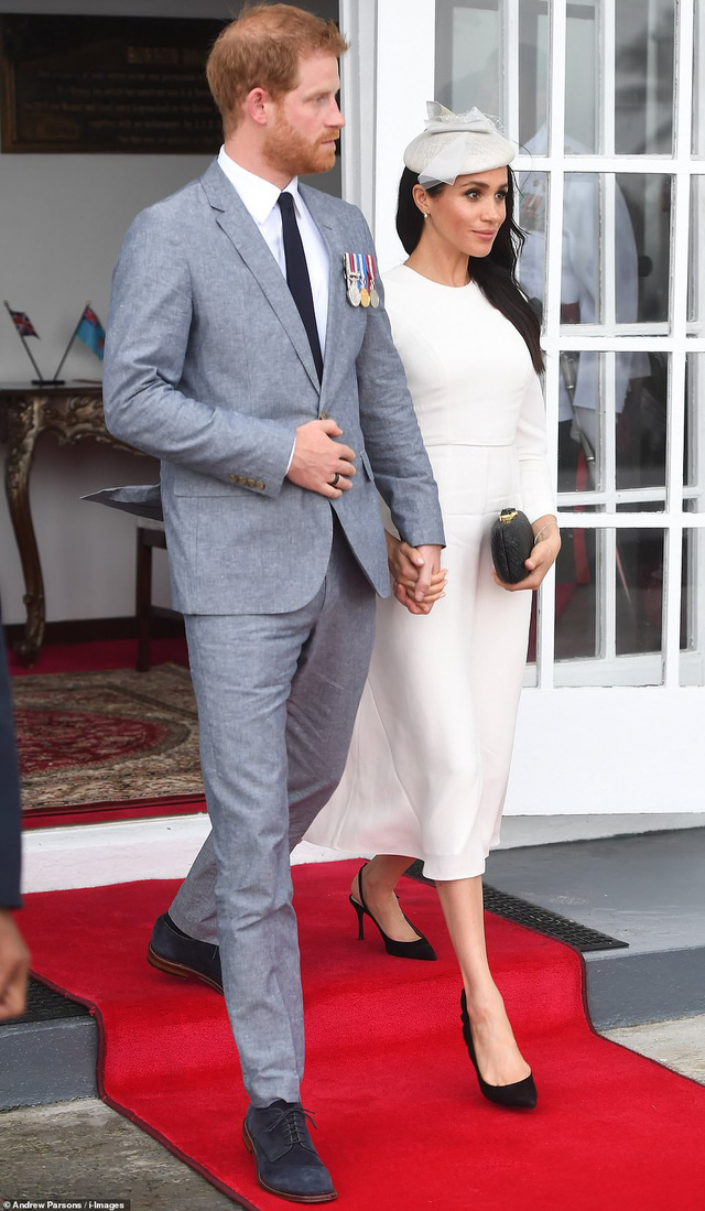 Meghan Markle thanh lịch trong bộ váy xanh - Ảnh 26. Meghan Markle thanh lịch trong bộ váy xanh - Ảnh 26.