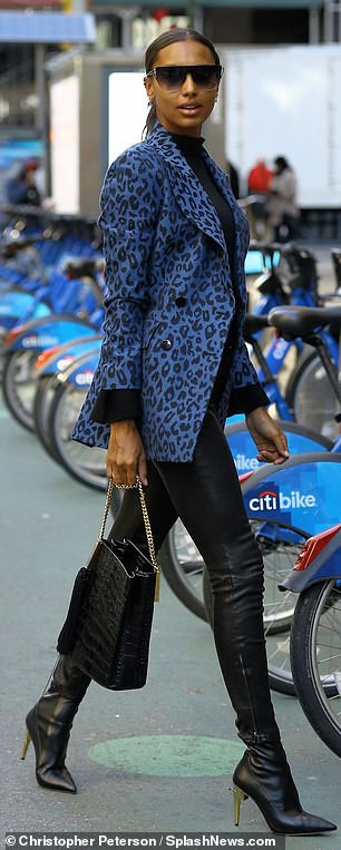 Dàn người mẫu áo tắm bốc lửa tại New York - Ảnh 34. Dàn người mẫu áo tắm bốc lửa tại New York - Ảnh 34.