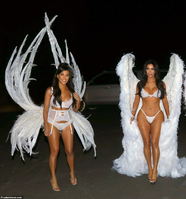 Chị em nhà Kardashians hóa thân thành thiên thần Victorias Secret - Ảnh 18. Chị em nhà Kardashians hóa thân thành thiên thần Victorias Secret - Ảnh 18.
