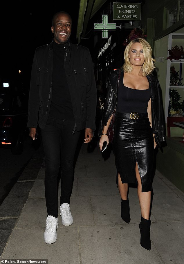 Chloe Sims khoe ngực khủng đ&oacute;n tuổi mới - Ảnh 14.