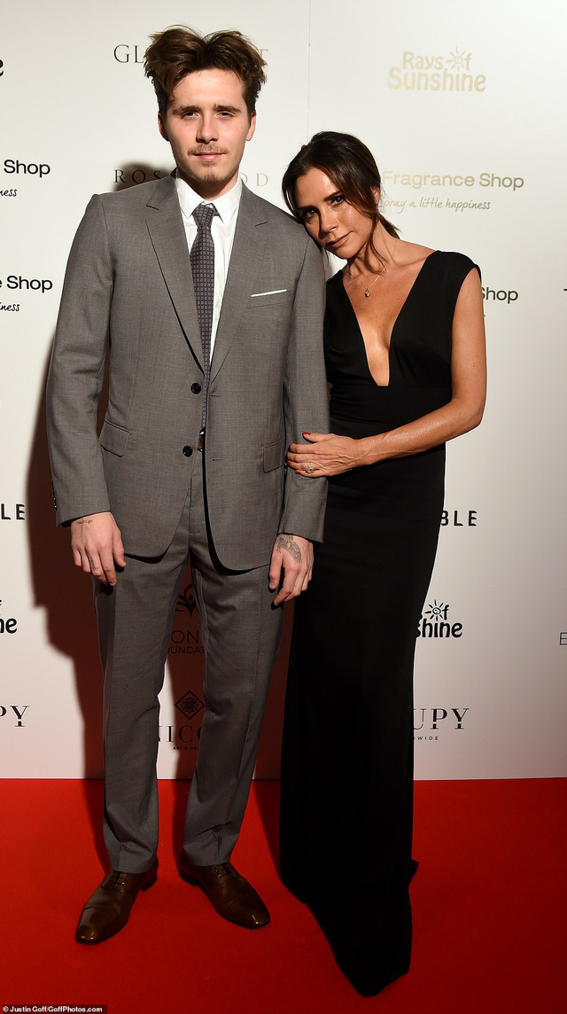 Victoria Beckham thanh lịch dự sự kiện - Ảnh 6. Victoria Beckham thanh lịch dự sự kiện - Ảnh 6.