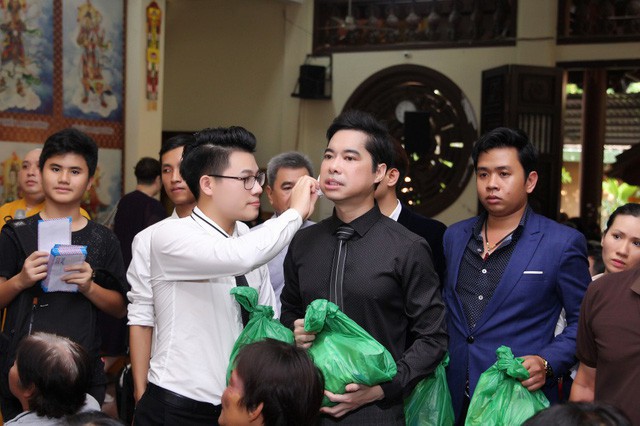 Cát-xê cao ngất ngưởng và những chuyện tình “choáng váng” của sao Việt - Ảnh 20. Cát-xê cao ngất ngưởng và những chuyện tình “choáng váng” của sao Việt - Ảnh 20.