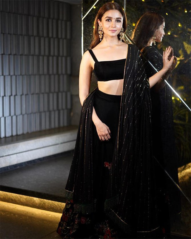 D&agrave;n kiều nữ Ấn Độ gợi cảm dự sự kiện - Ảnh 14.