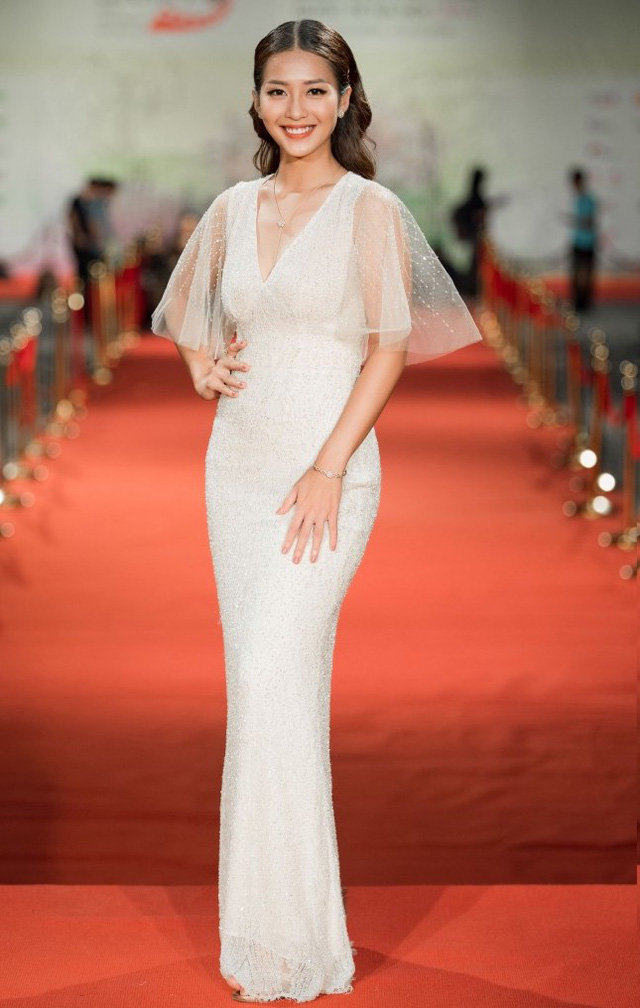 Bảo Anh gợi cảm hết nấc, Hoa hậu Tiểu Vy hoá công chúa xinh đẹp - Ảnh 14. Bảo Anh gợi cảm hết nấc, Hoa hậu Tiểu Vy hoá công chúa xinh đẹp - Ảnh 14.