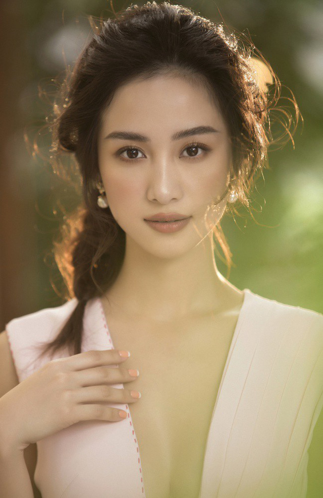 Jun Vũ ngày càng tự tin khoe vòng một phổng phao sau “dao kéo” - Ảnh 18.