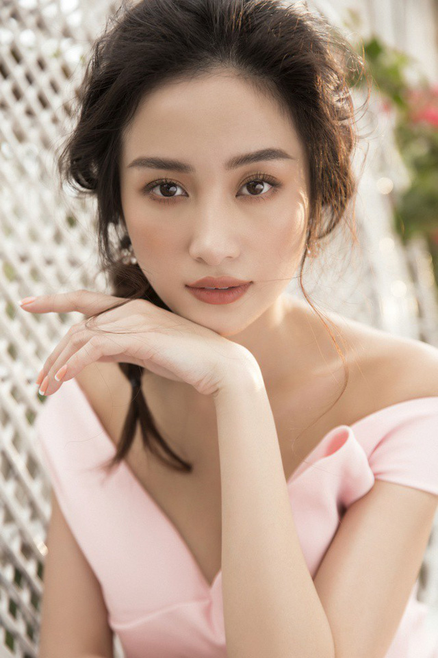 Jun Vũ ngày càng tự tin khoe vòng một phổng phao sau “dao kéo” - Ảnh 20.