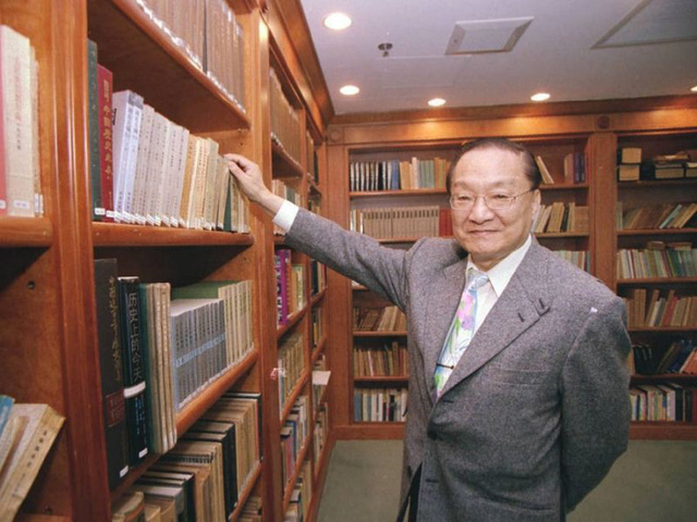 Kim Dung đón nhận việc mình không được yêu thích như thế nào? - Ảnh 4. Kim Dung đón nhận việc mình không được yêu thích như thế nào? - Ảnh 4.