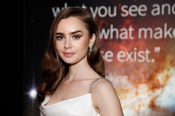 Lily Collins đọ dáng Rachel McAdams - Ảnh 6. Lily Collins đọ dáng Rachel McAdams - Ảnh 6.