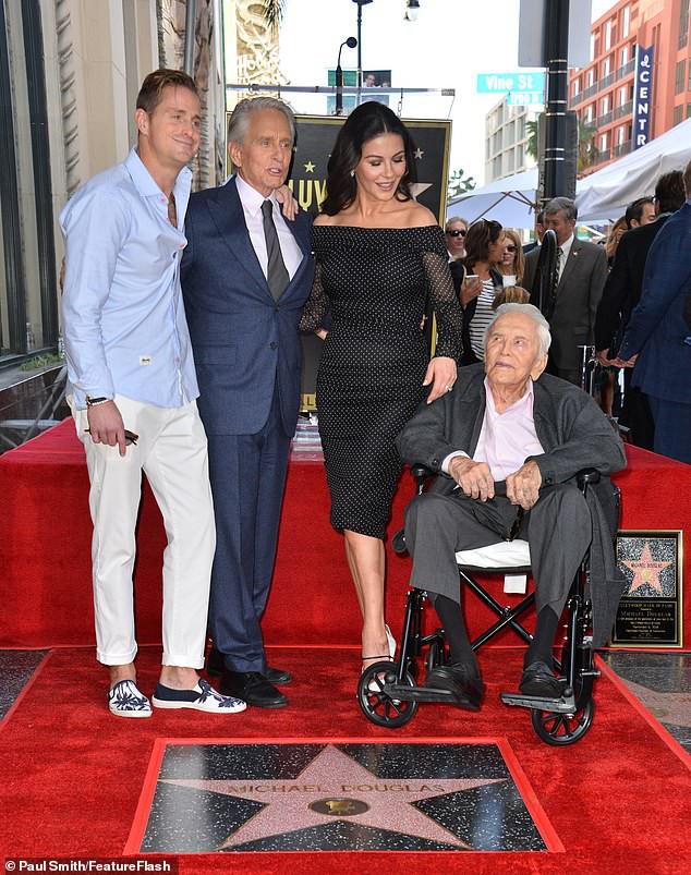 Michael Douglas được lưu tên trên đại lộ Danh vọng - Ảnh 14.