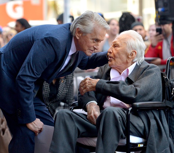Michael Douglas được lưu tên trên đại lộ Danh vọng - Ảnh 18.