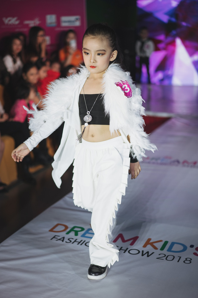 DreamKid’s Fashion Show 2018 - Ngày hội của những mẫu nhí xứ Nghệ - Ảnh 6. DreamKid’s Fashion Show 2018 - Ngày hội của những mẫu nhí xứ Nghệ - Ảnh 6.