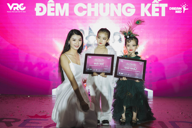DreamKid’s Fashion Show 2018 - Ngày hội của những mẫu nhí xứ Nghệ - Ảnh 30. DreamKid’s Fashion Show 2018 - Ngày hội của những mẫu nhí xứ Nghệ - Ảnh 30.