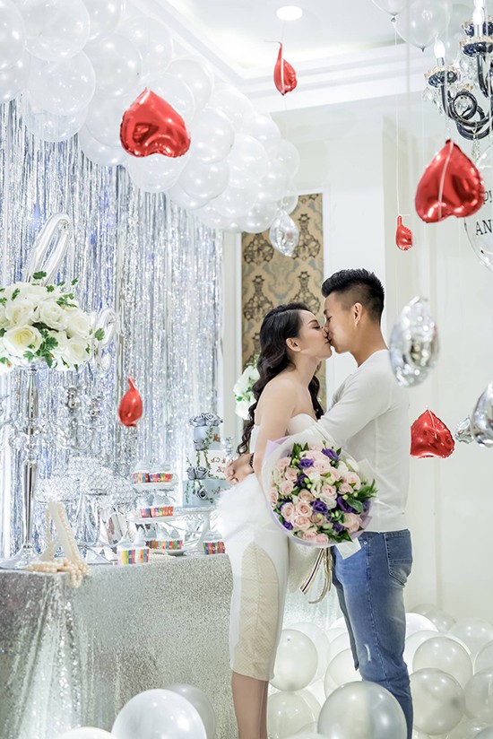 Những khoảnh khắc “tình bể bình” của cầu thủ U23 Việt Nam với bạn gái - Ảnh 6.