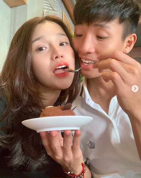 Những khoảnh khắc “tình bể bình” của cầu thủ U23 Việt Nam với bạn gái - Ảnh 26.
