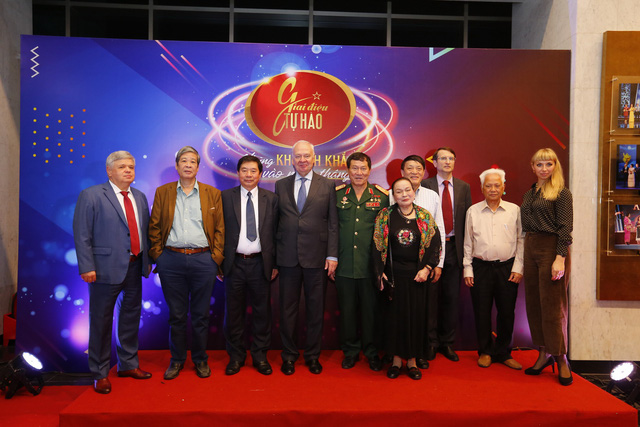 Anh hùng Phạm Tuân kể lại kỷ niệm không thể quên khi bay lên vũ trụ - Ảnh 4. Anh hùng Phạm Tuân kể lại kỷ niệm không thể quên khi bay lên vũ trụ - Ảnh 4.