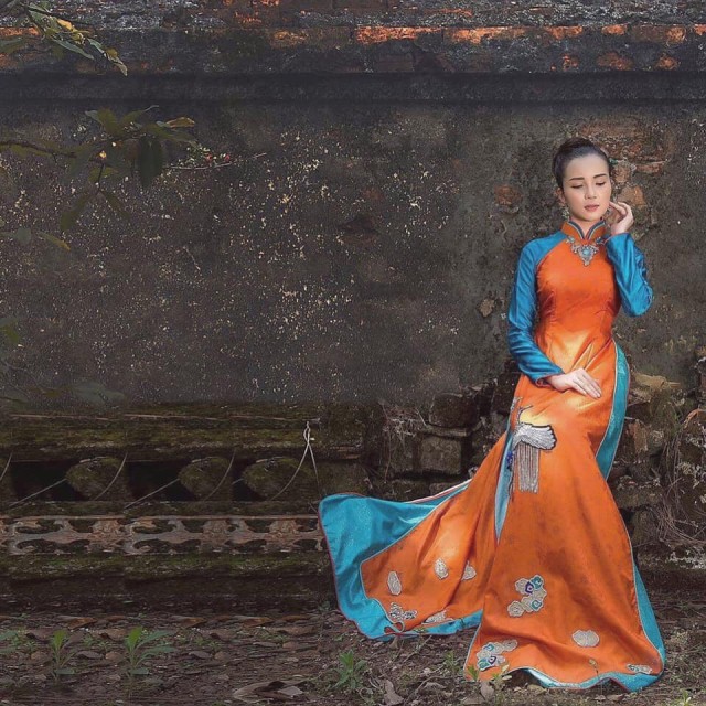 Hoa khôi Huỳnh Thúy Vi dịu dàng trong tà áo dài mang nét cung đình xưa - Ảnh 16. Hoa khôi Huỳnh Thúy Vi dịu dàng trong tà áo dài mang nét cung đình xưa - Ảnh 16.
