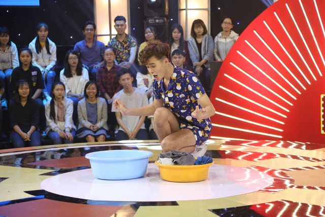 Trường Giang, Trấn Thành bấn loạn trước cậu bé 16 tuổi mang thân hình 6 tuổi - Ảnh 2. Trường Giang, Trấn Thành bấn loạn trước cậu bé 16 tuổi mang thân hình 6 tuổi - Ảnh 2.